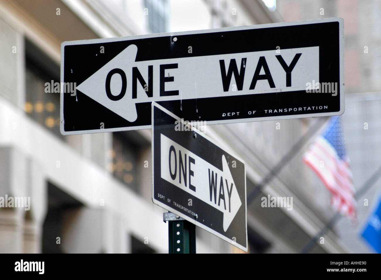 Eine Möglichkeit, Zeichen zu zeigen in unterschiedliche Richtungen, New York City, USA Stockfoto