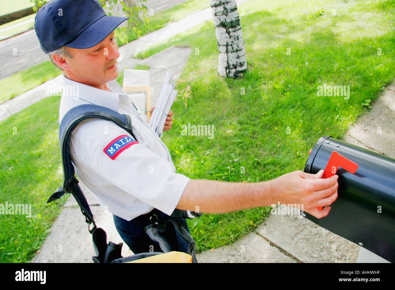 Briefzusteller bei der Arbeit Stockfoto
