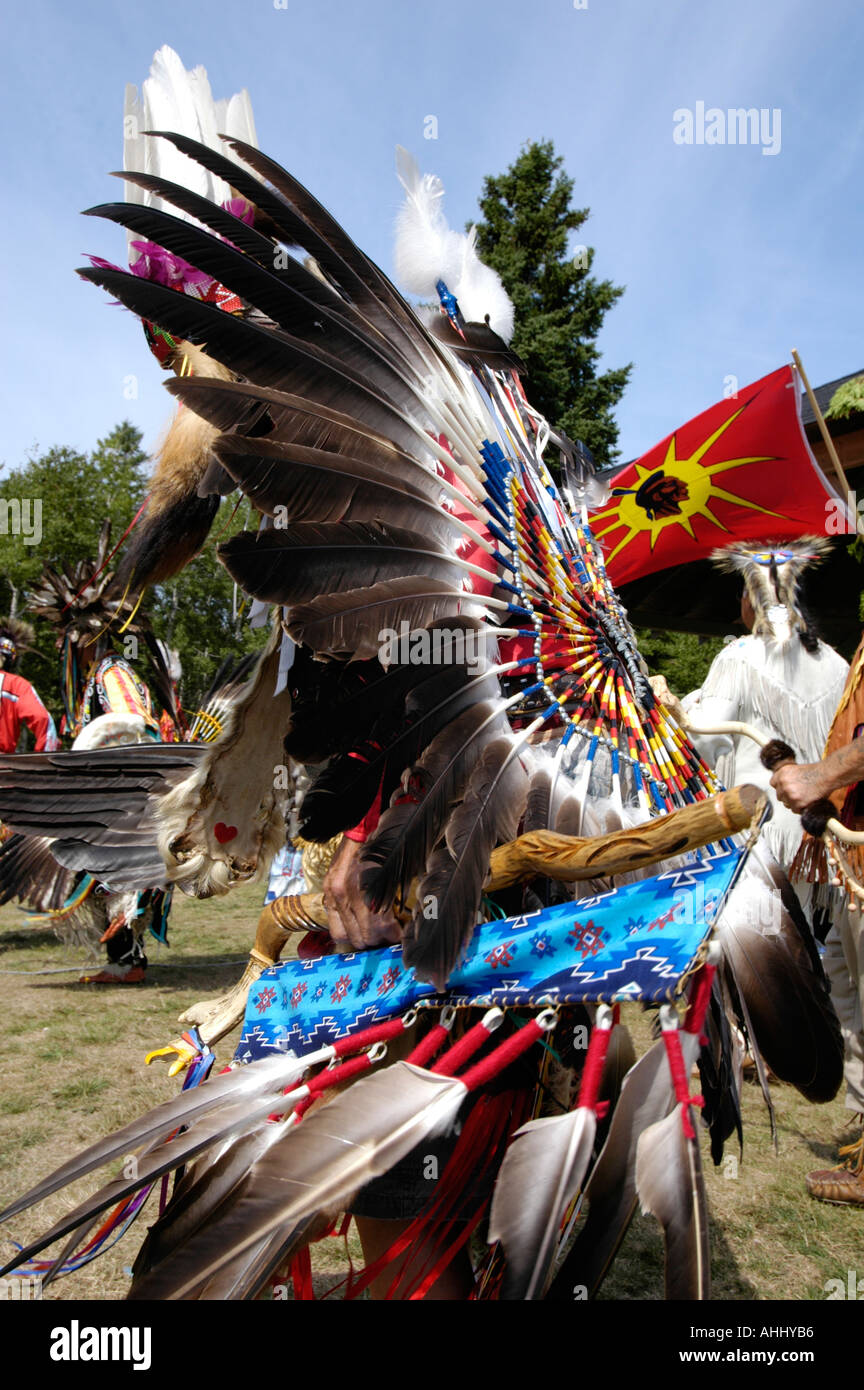 östlichen kanadischen Ureinwohner gekleidet in traditioneller Tracht, Tanz und Teilnahme an einem PowWow in Kanada Stockfoto