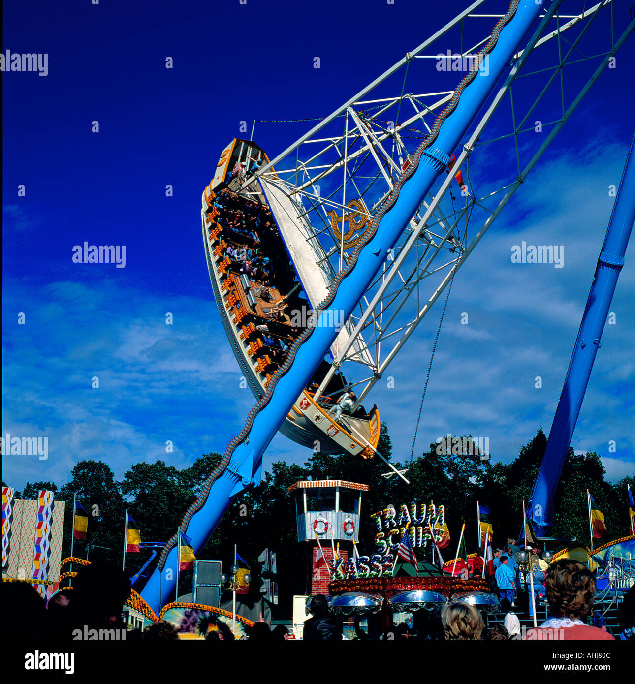großen Schiffschaukel in Aktion auf dem Oktoberfest München, Bayern, Deutschland, Europa. Foto: Willy Matheisl Stockfoto