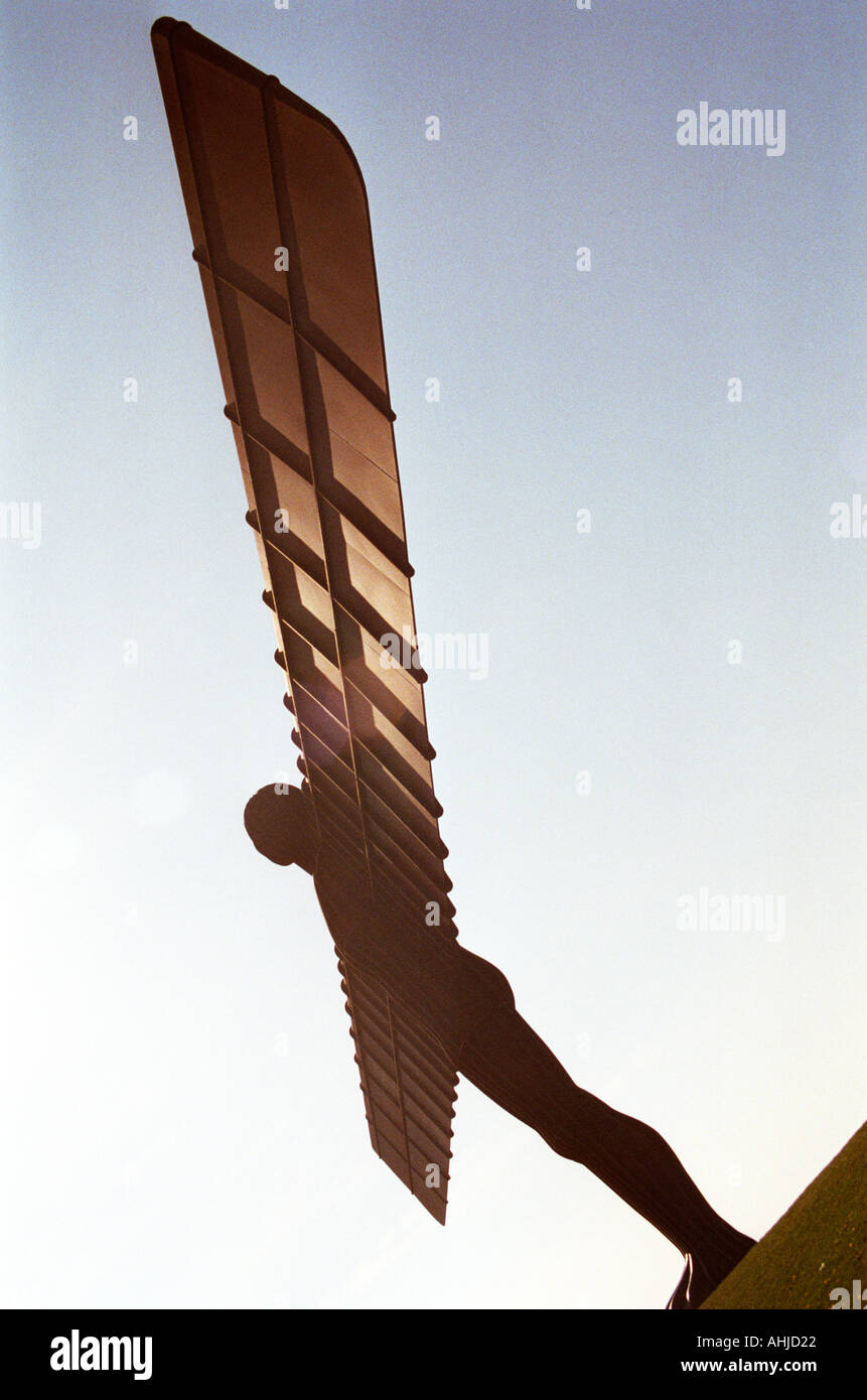 Angel of the North Statue von Anthony Gormley unter klarem blauen Himmel. Gateshead, Tyne und Wear, Großbritannien. Stockfoto