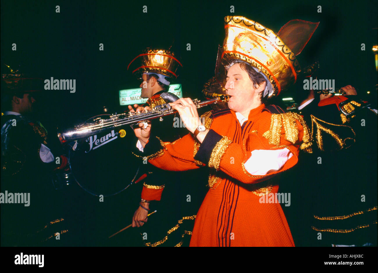 England London Wembley Diwali Parade Klarinettist In der Straße tanzen Stockfoto