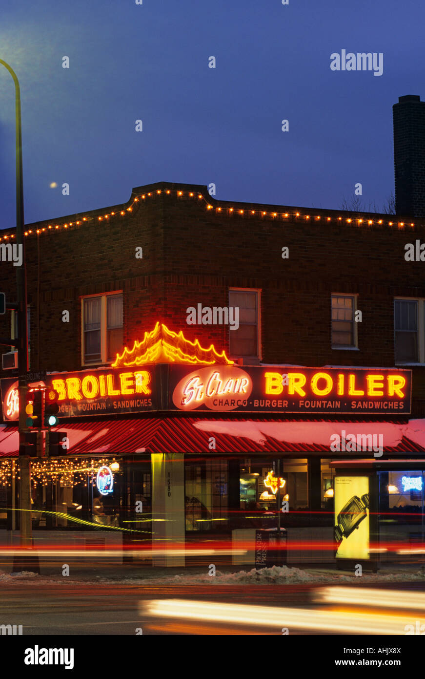 ST. CLAIR GRILL RESTAURANT IN STADTTEIL MACALESTER COLLEGE IN ST. PAUL, MINNESOTA.  WINTER. AMERIKA. Stockfoto