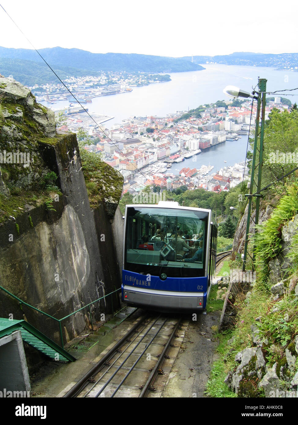 Die Standseilbahn Fløibahn führt bis zum Gipfel des Mount Fløien in Bergen Norwegen Stockfoto