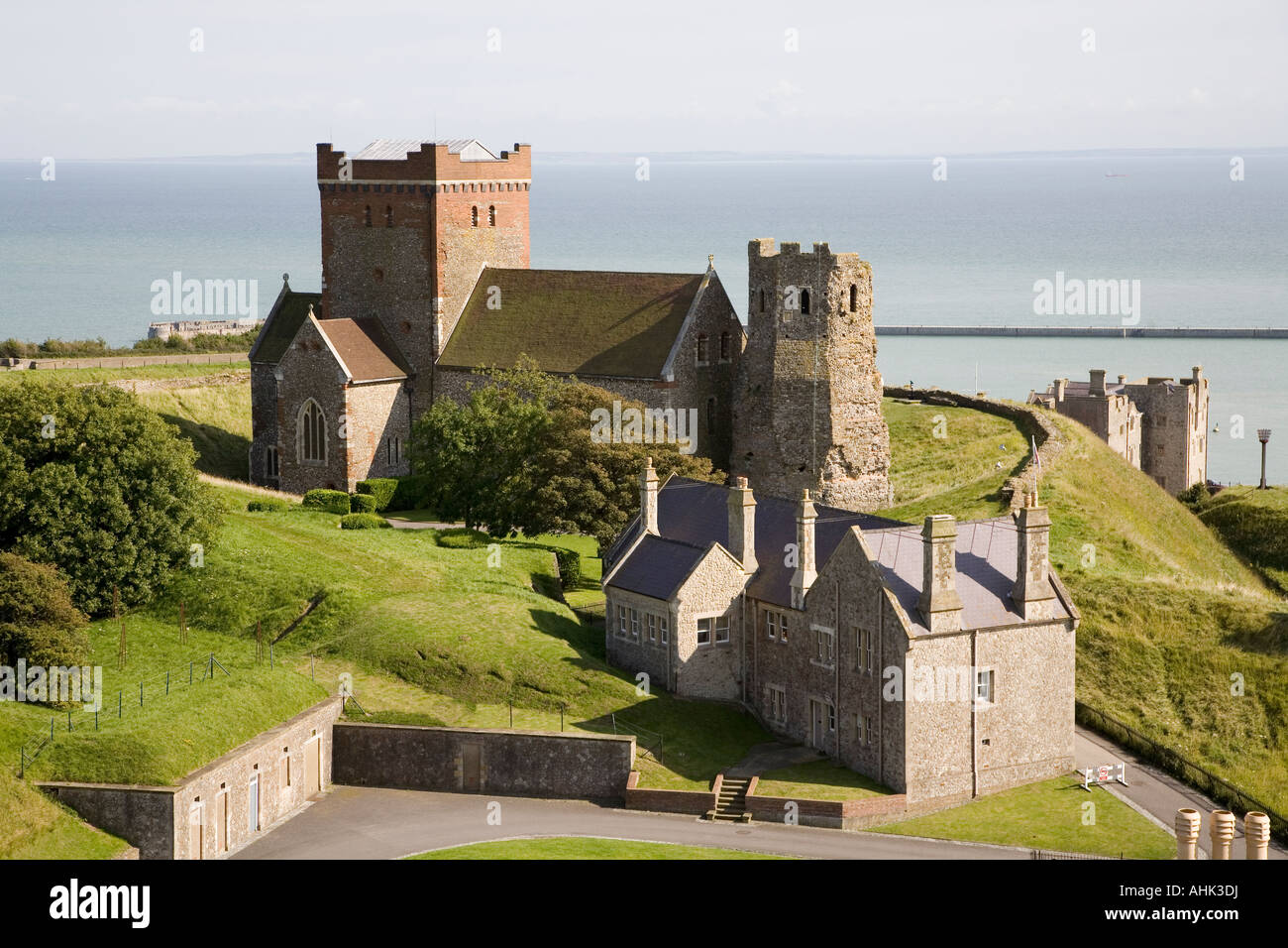 Römische Pharos Leuchtturm und sächsischen Kirche mit späteren Bauten Dover castle England UK Stockfoto