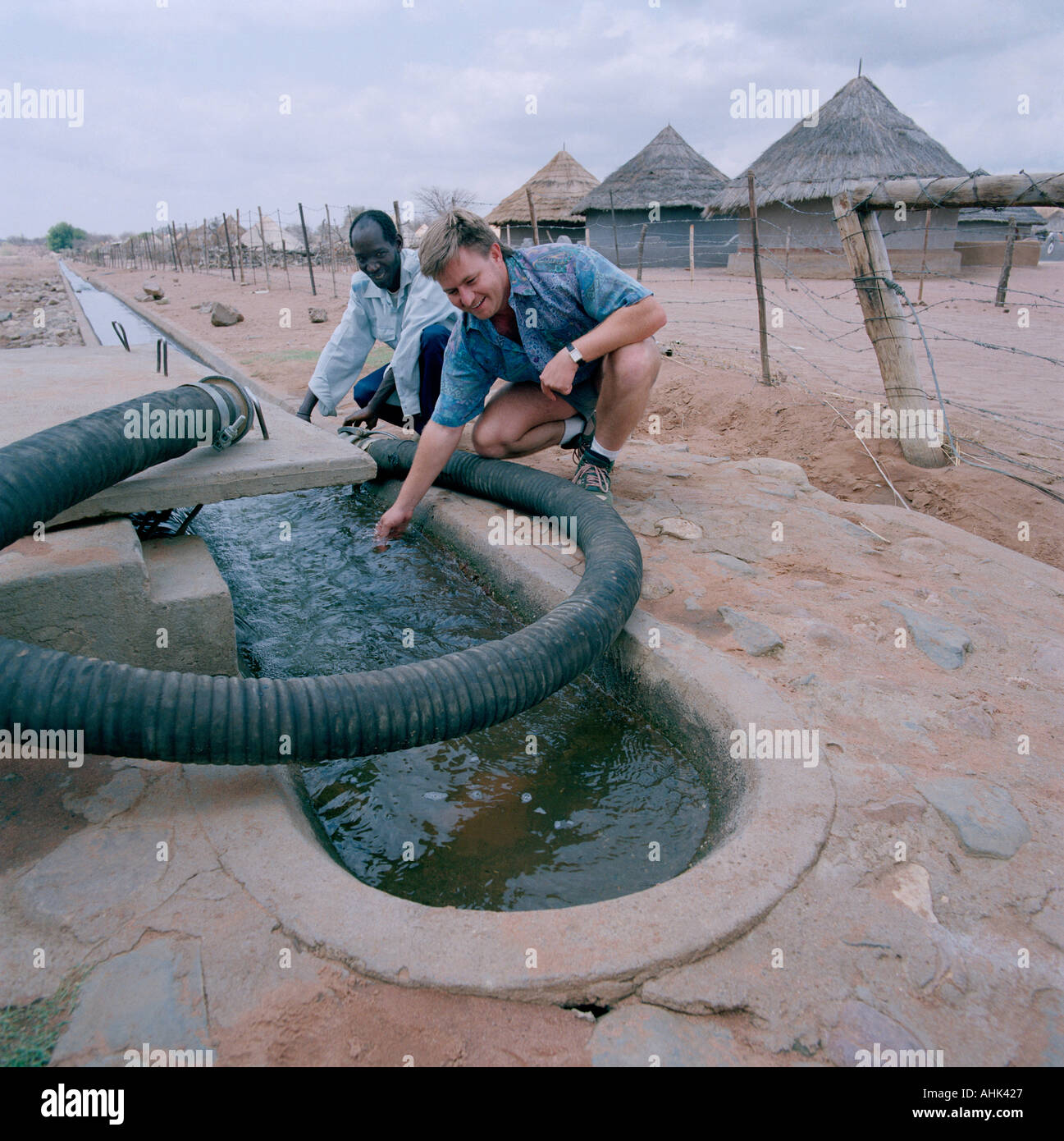 Wasser Tanker Sammelstelle für den Vertrieb in entlegene Gebiete in Dürre betroffenen Venda in Südafrika Stockfoto