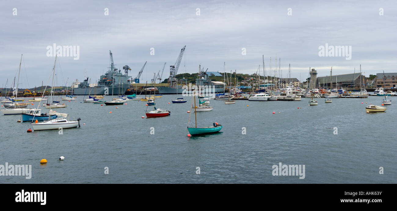 Panoramablick auf Hafen von Falmouth an einem bewölkten Tag GB. Stockfoto