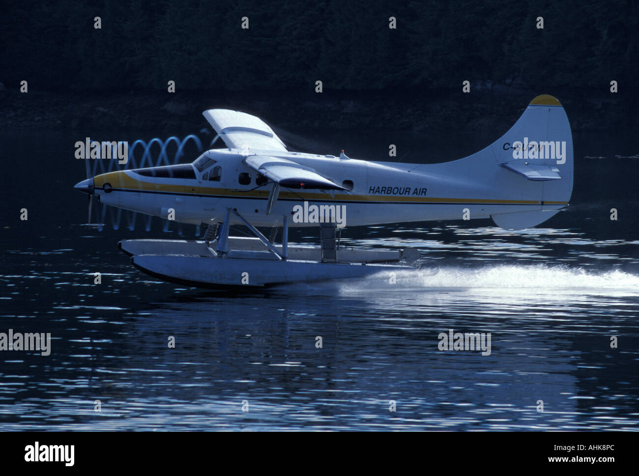 Kanada British Columbia schweben Flugzeug fliegt von Seal Cove Harbour in Küsten Stadt von Prince Rupert Stockfoto