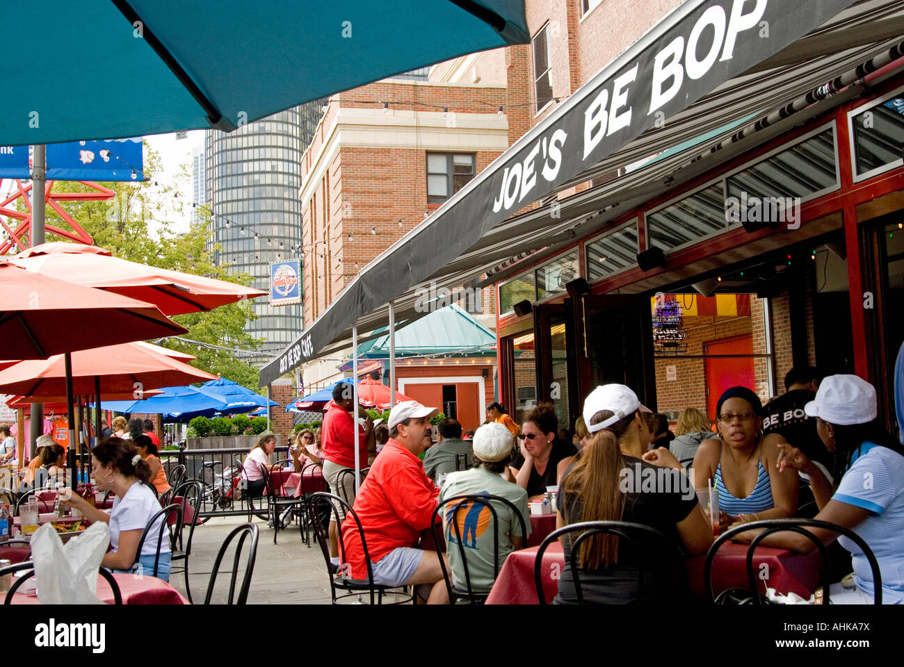 Straßencafe in Chicago Stockfoto