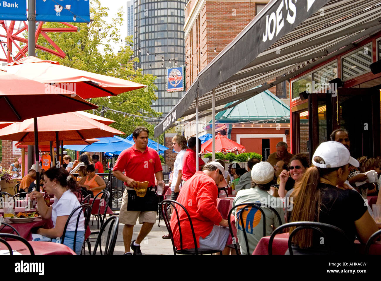 Straßencafe in Chicago Stockfoto