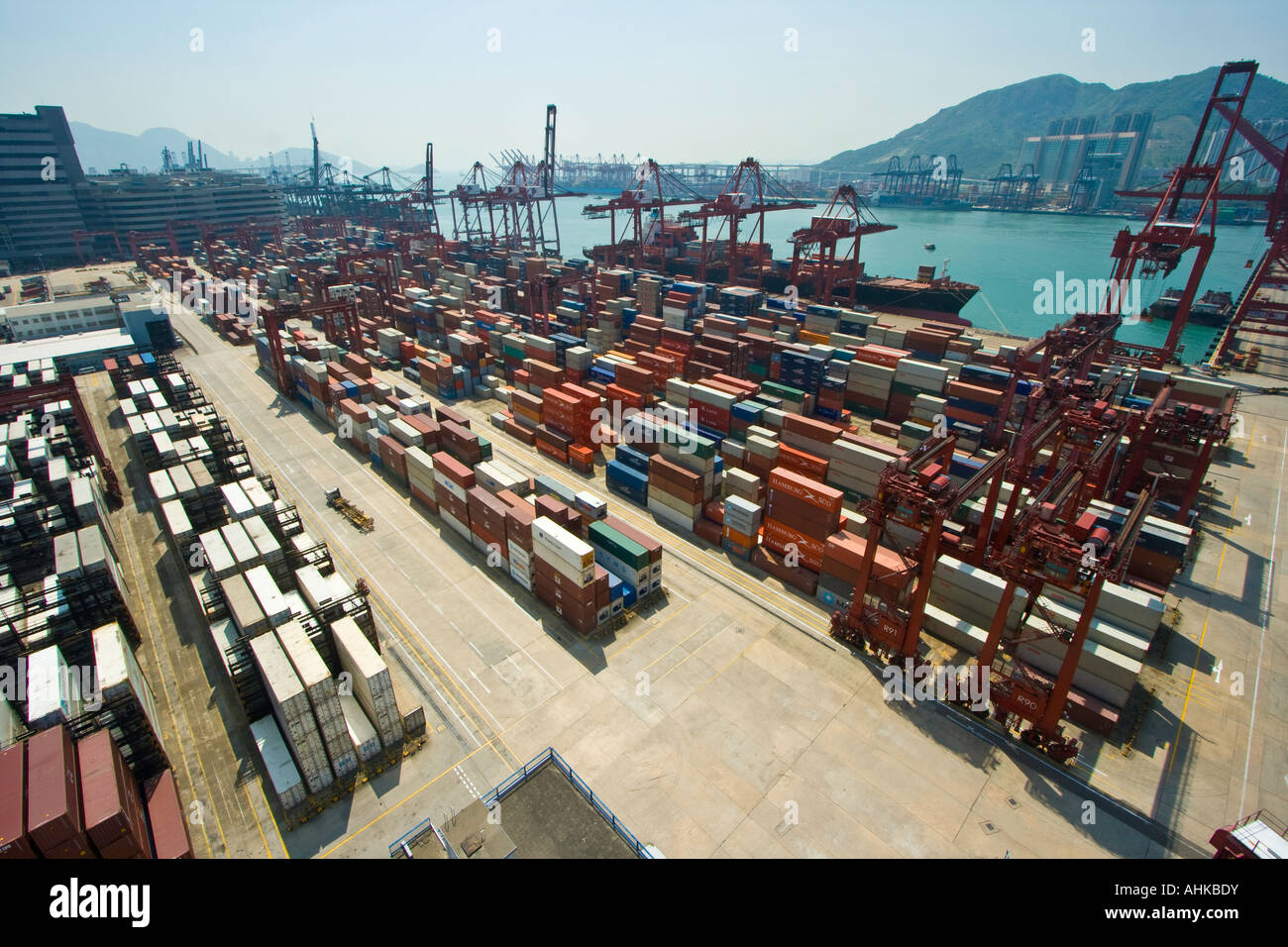 Shipping Container Maersk Danville Schiff moderne Terminals Hong Kong Docks Stockfoto