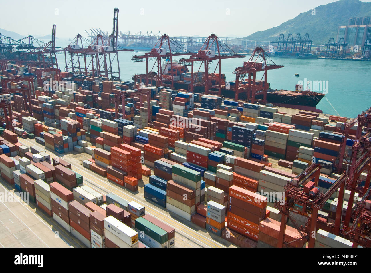 Shipping Container Maersk Danville Schiff moderne Terminals Hong Kong Docks Stockfoto