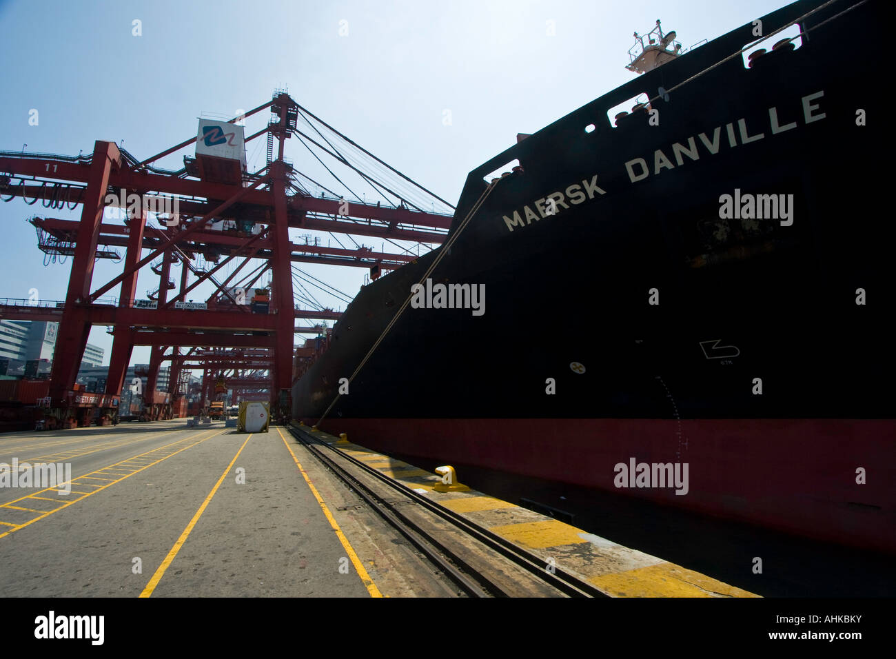 Maersk Danville Schiff moderne Terminals Hong Kong Docks Stockfoto