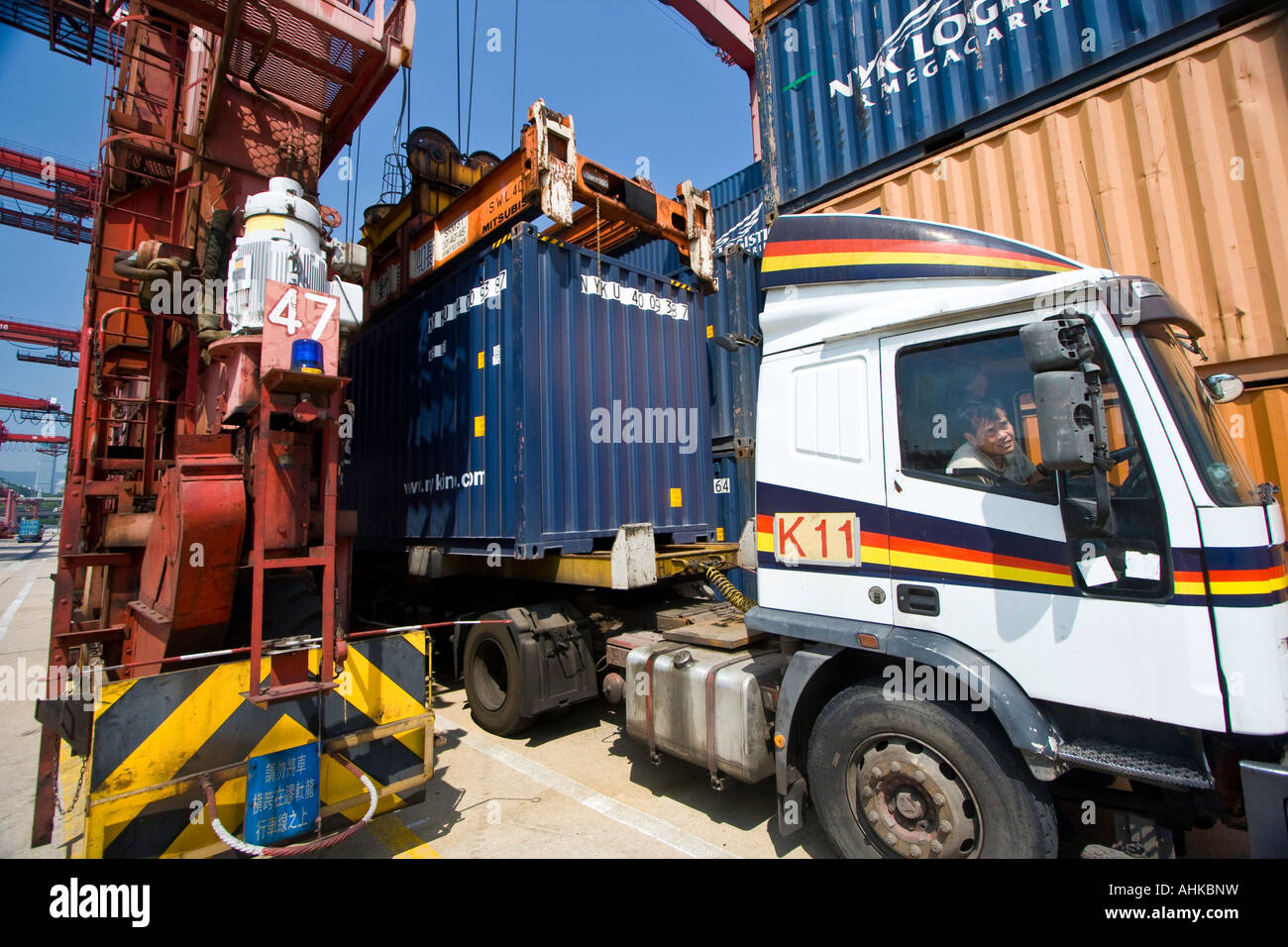 Container LKW-moderne Terminals Hong Kong Docks Stockfoto