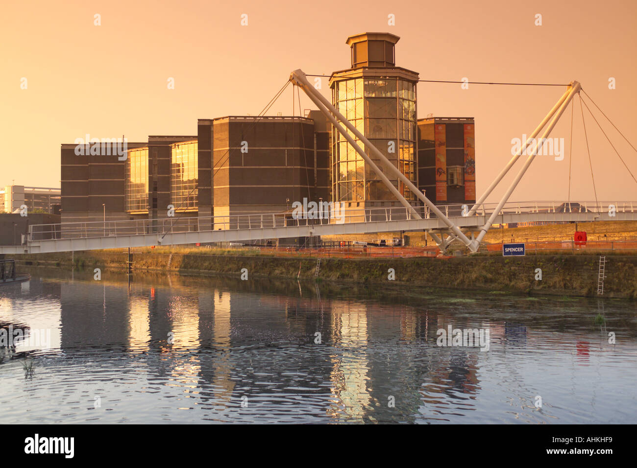 Sonnenaufgang am Royal Armouries National Museum in Clarence Dock Entwicklung Leeds Liverpool Canal Fluss Aire Leeds UK Stockfoto