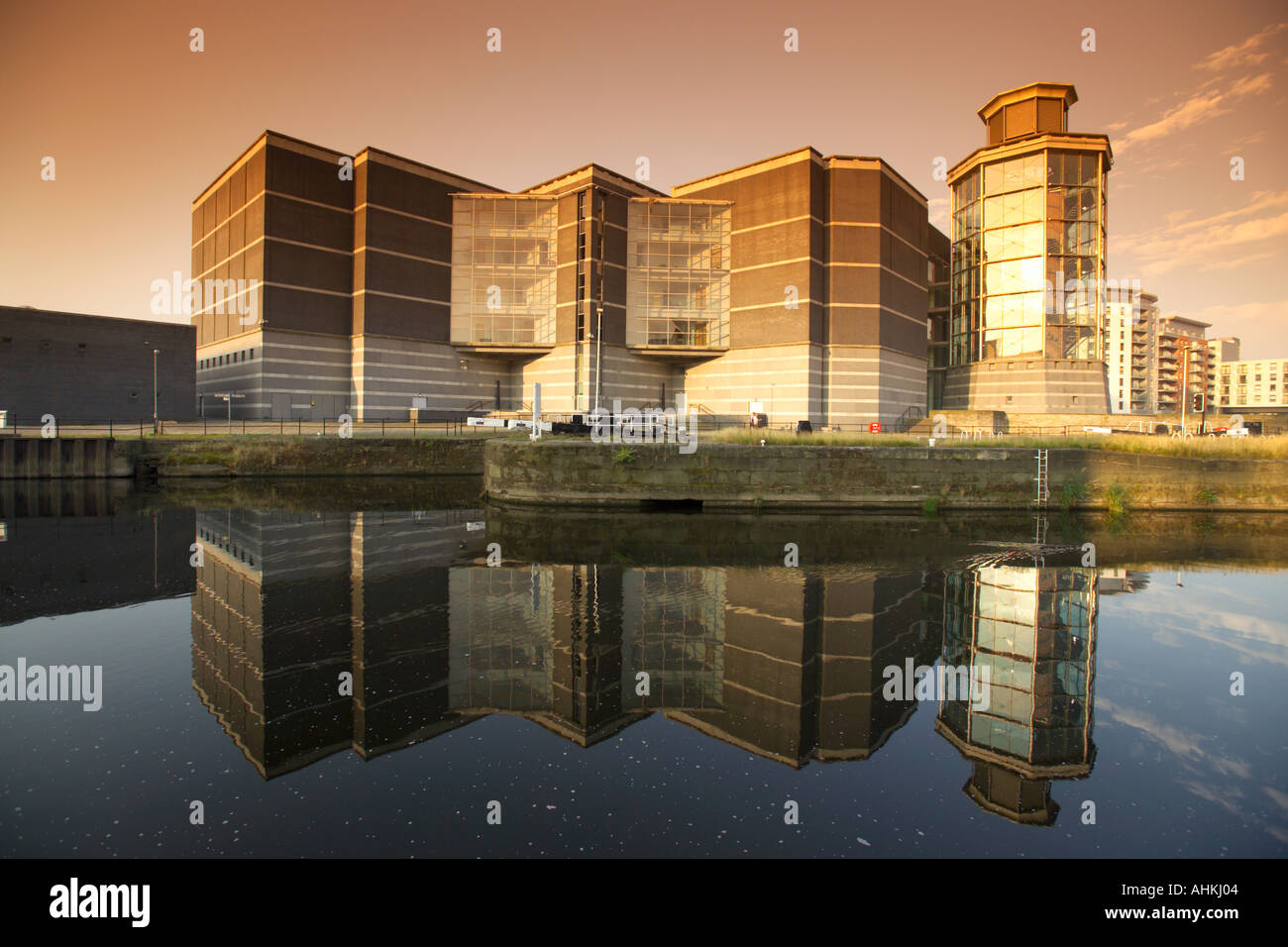 Sonnenaufgang am Royal Armouries National Museum in Clarence Dock Entwicklung Leeds Liverpool Canal Fluss Aire Leeds UK Stockfoto