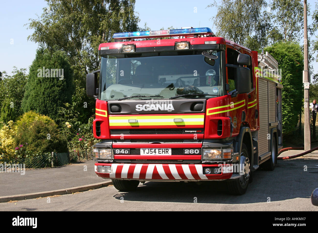 Vorderansicht eines modernen Scania Feuers zart vor Ort. Stockfoto