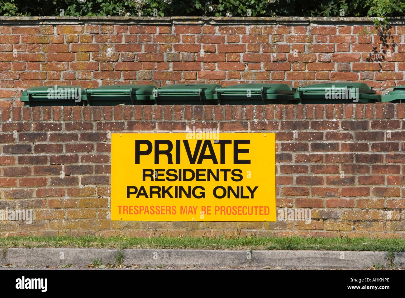 Melden Sie sich an Private Parkplatz Trespasser kann strafrechtlich verfolgt werden Stockfoto