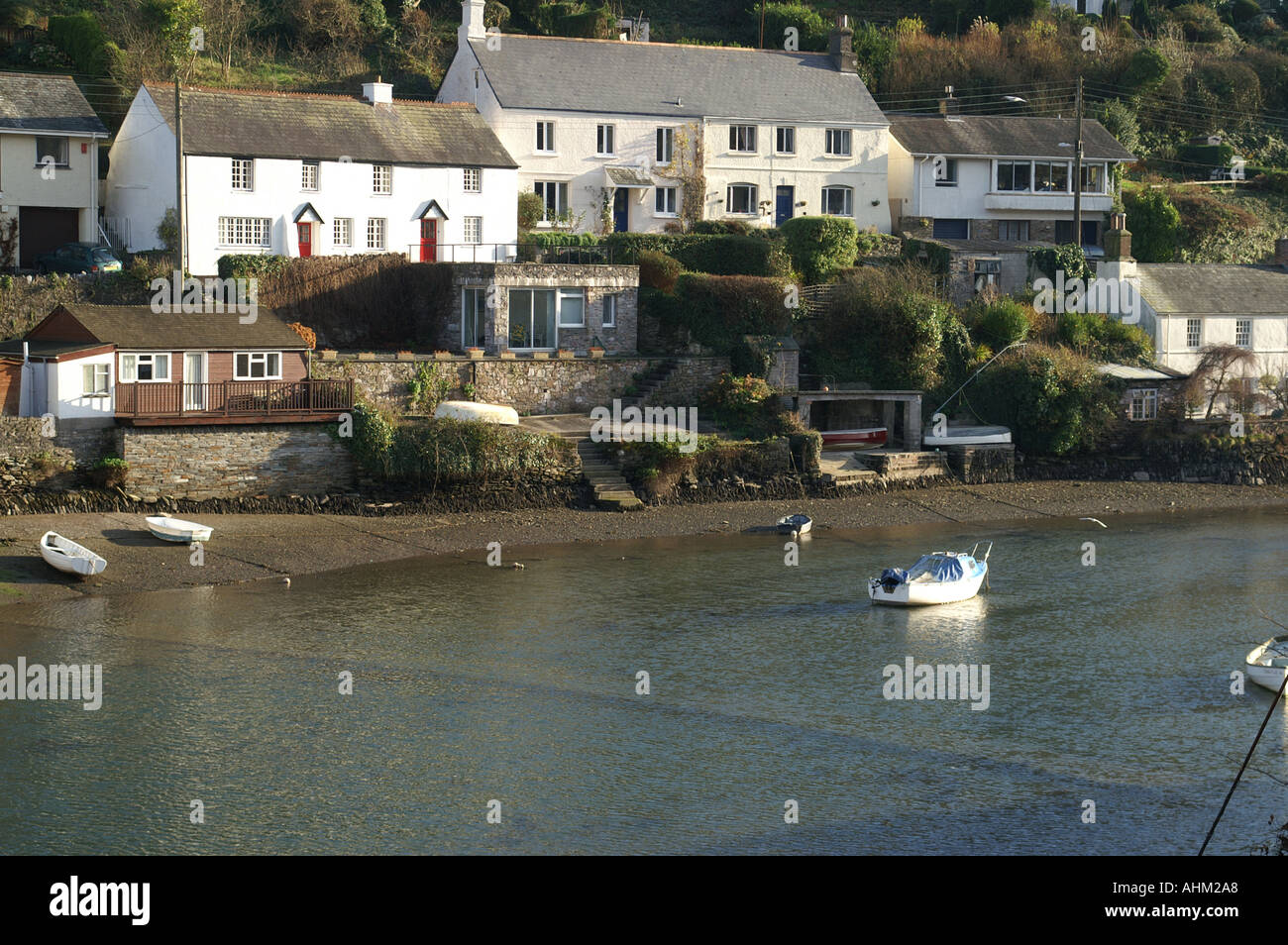 Ferienhäuser in der Noss Mayo im Dezember Sonnenschein Devon England UK Großbritannien Südwesteuropa Stockfoto