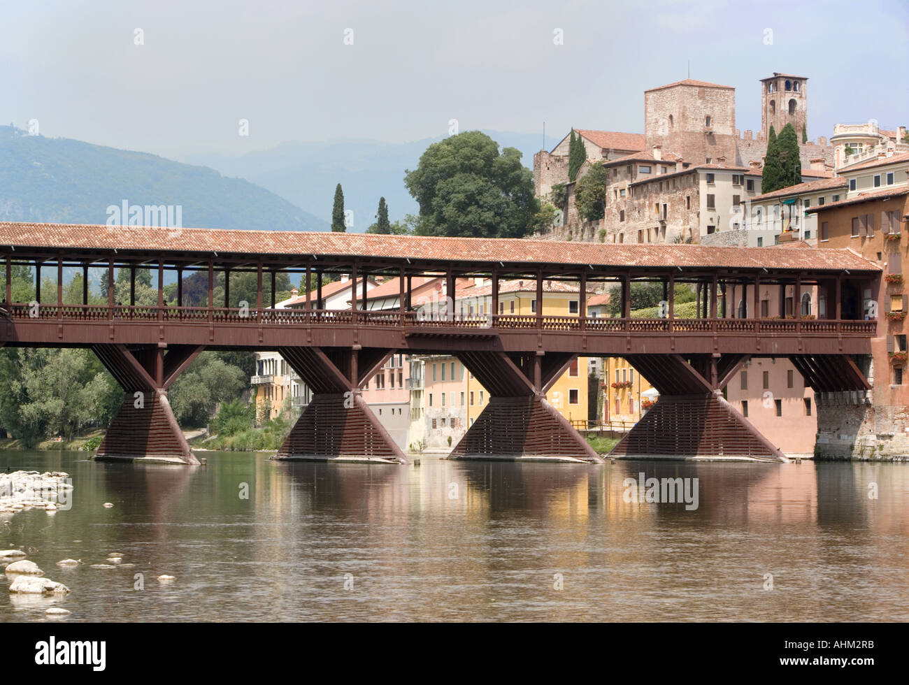 Ponte Degli Alpini überdachte Brücke Bassano del Grappa Veneto Italien  Stockfotografie - Alamy