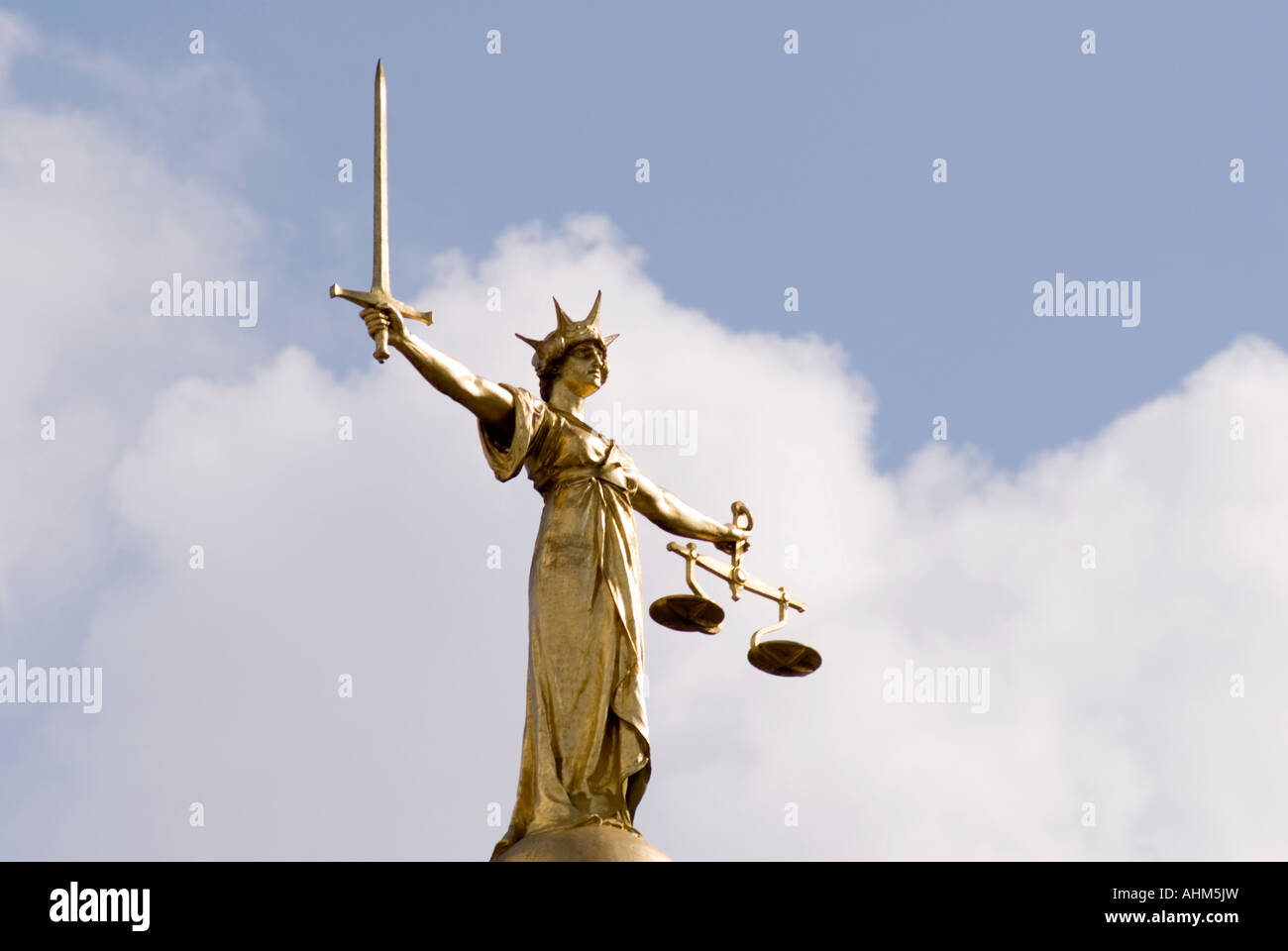 Justitia-Statue auf der zentralen Strafgerichtshof Old Bailey in der City of London-UK Stockfoto