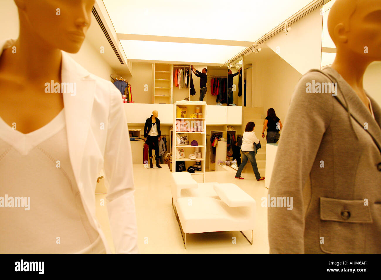 Bekleidungsgeschäft in Taormina Sizilien Italien Stockfoto