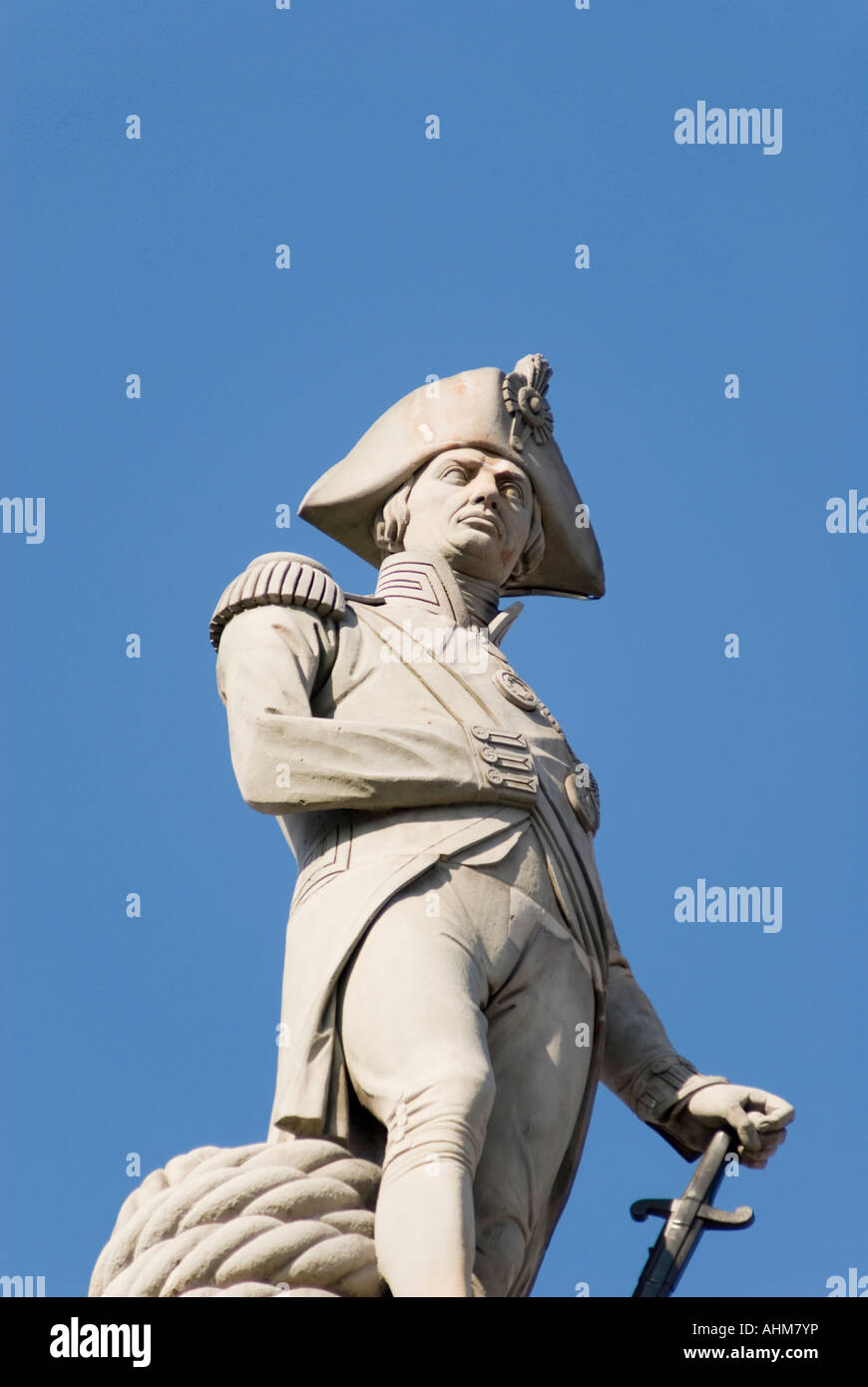 Statue von Nelson auf Nelsonsäule in Trafalgar Square in London UK Stockfoto