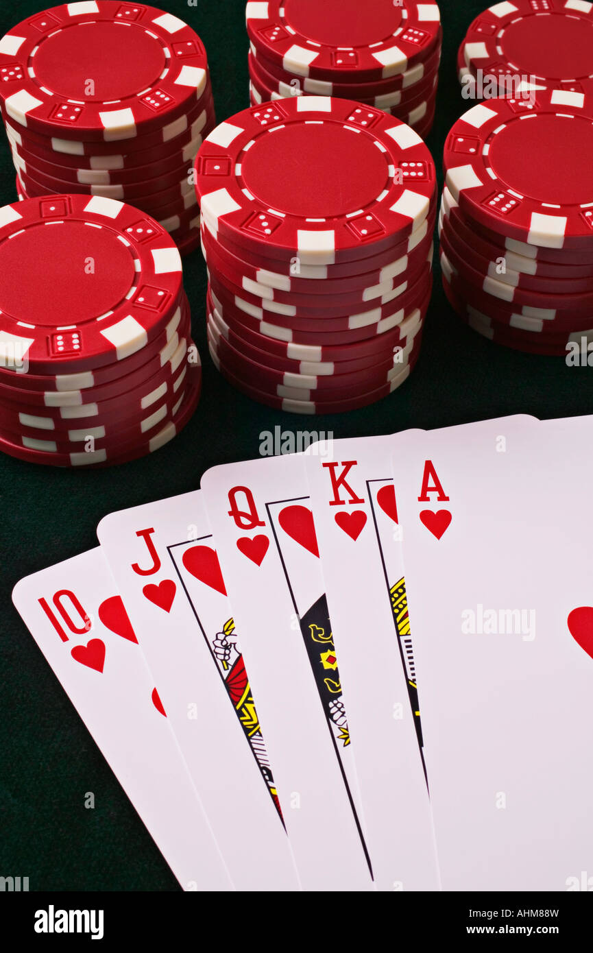 Spielkarten und Poker chips Casino-chips Stockfoto