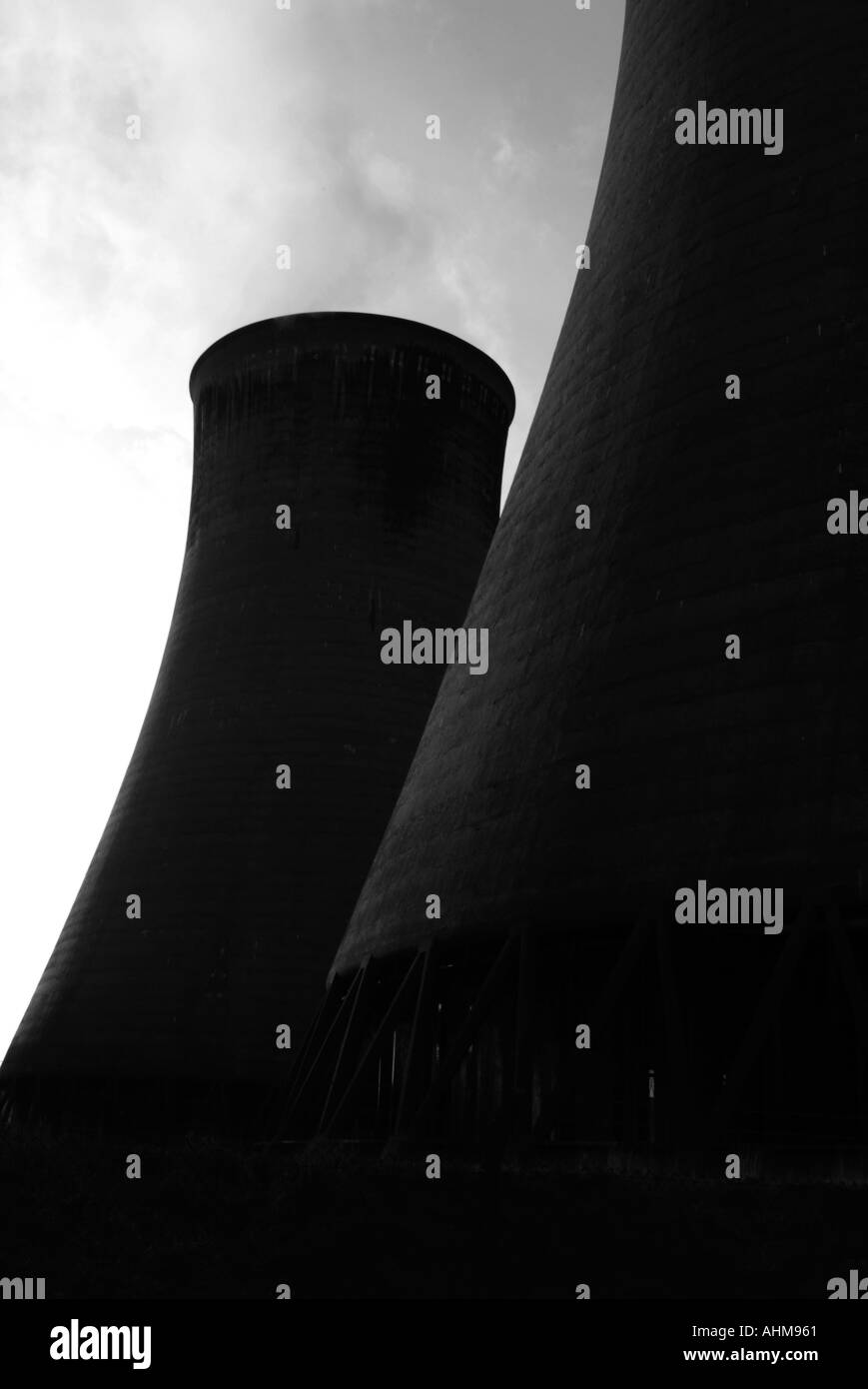 Kraftwerk Kühltürme Kondensator Dampf Strom Erzeugung macht fossilen Verschmutzung co2 Kohlendioxid Ac dc nationa Stockfoto