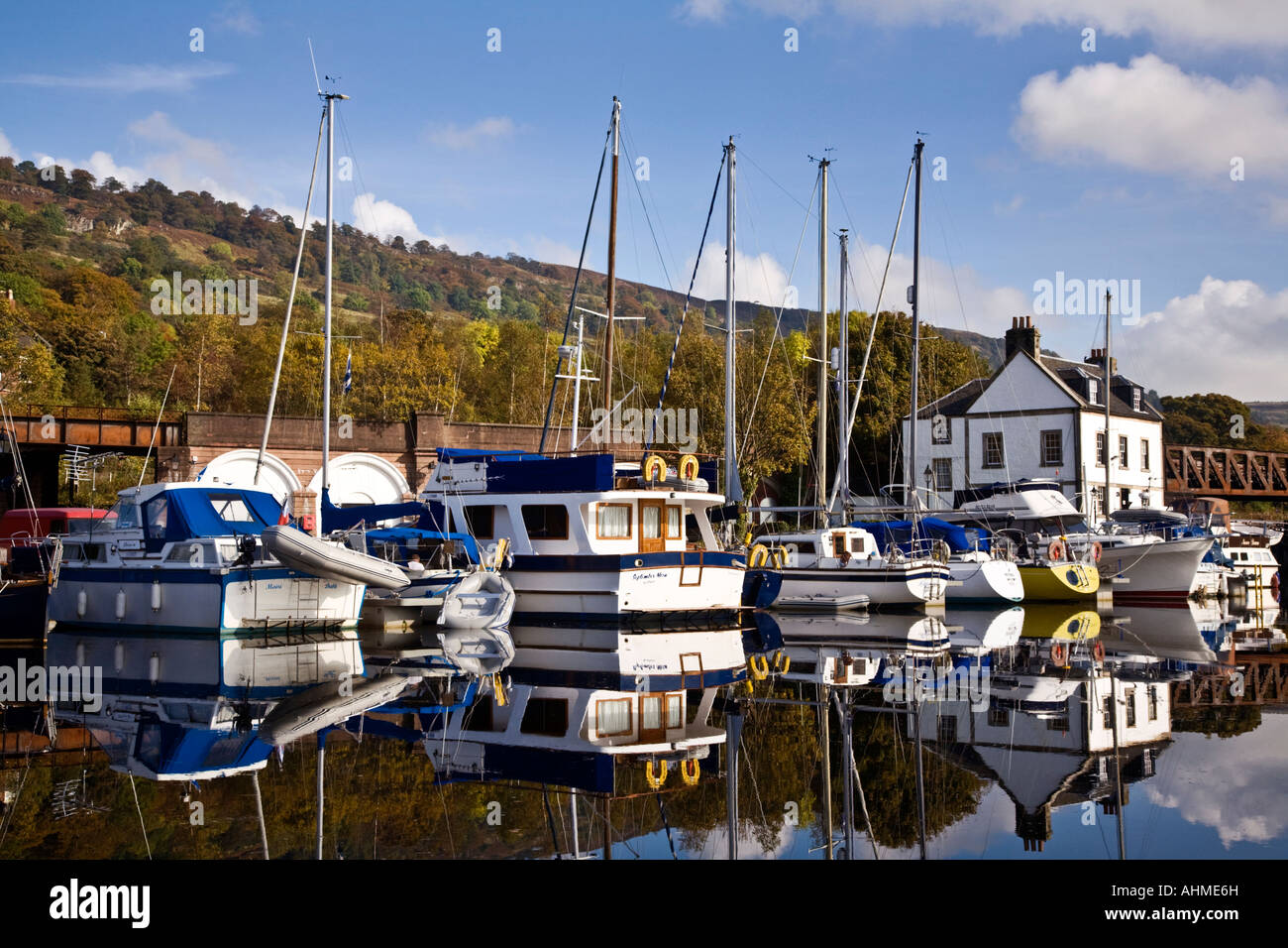 Die Forth und Clyde Canal bei Bowling Hafen auf dem Fluss Clyde, Schottland. Stockfoto