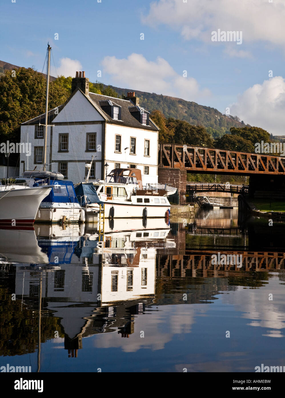 Die Forth und Clyde Canal bei Bowling Hafen auf dem Fluss Clyde, Schottland. Stockfoto