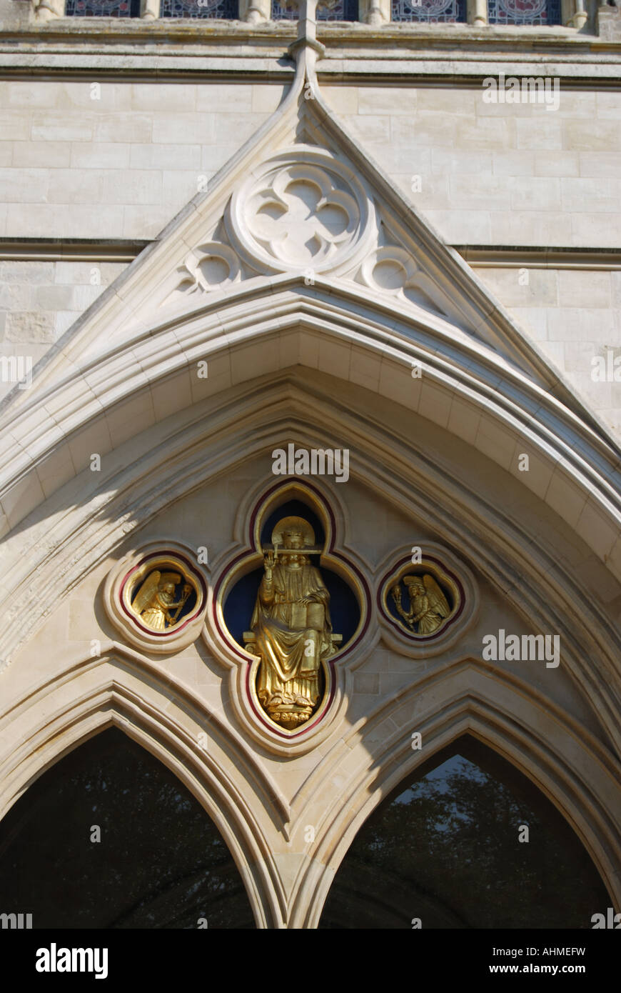 Türschnitzereien, Chichester Cathedral, Chichester, West Sussex, England, Vereinigtes Königreich Stockfoto