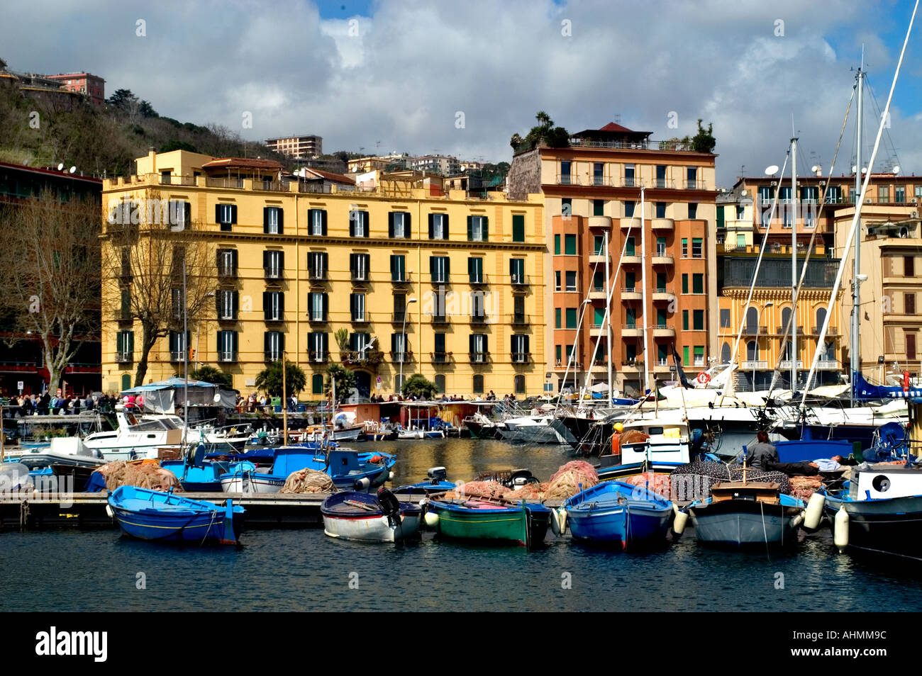 Mergellina Bucht von Neapel Italien Kampanien Port Hafen Boot Via Caracciolo  Riviera di Chiaia Strand Stockfotografie - Alamy