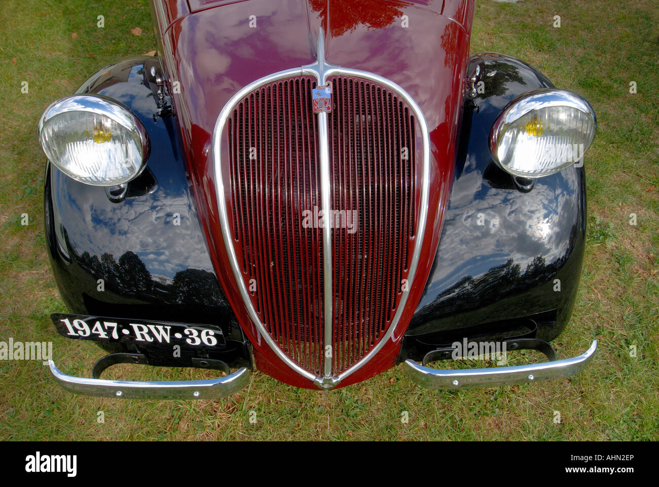 Oldtimer-Rallye in Le Bouchet Dorf, La Brenne, Indre, Frankreich. Stockfoto