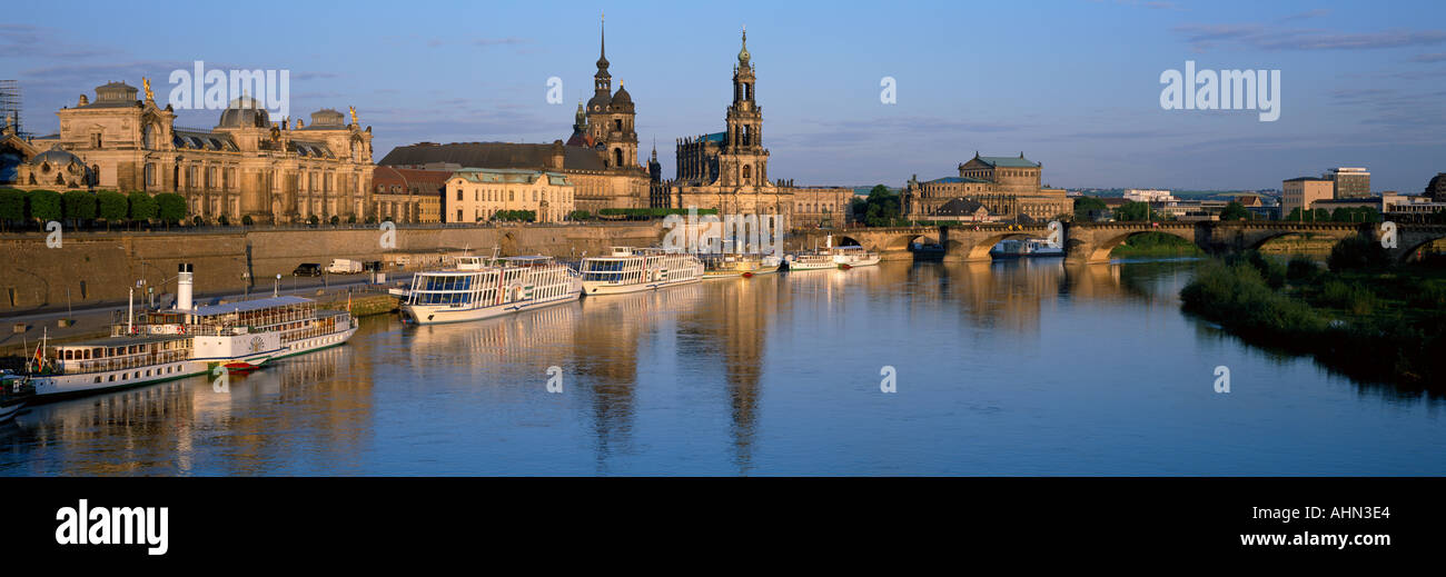 Skyline von Dresden über Fluss Elbe Deutschland Stockfoto