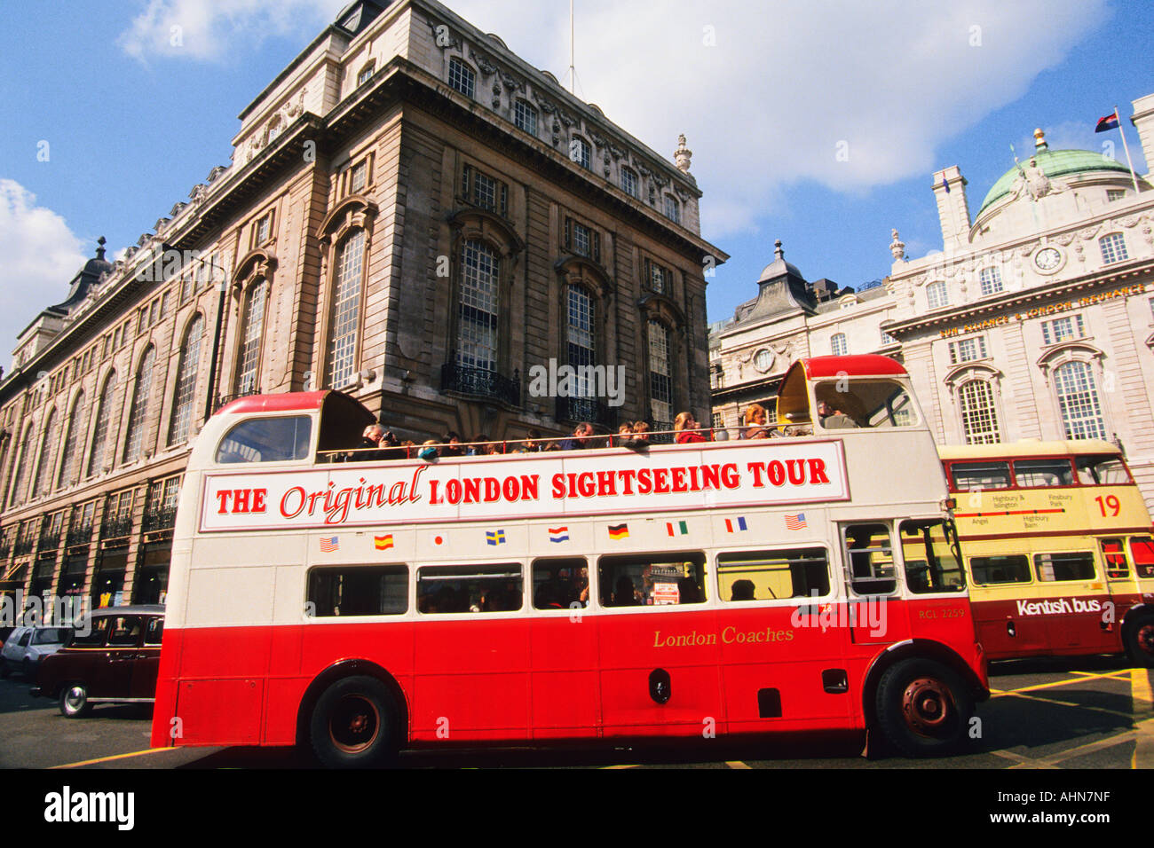 Europa England UK London Skyline Regent Street und Piccadilly Circus Sightseeing Tour Bus im Theaterviertel. London West End Mayfair. Stockfoto