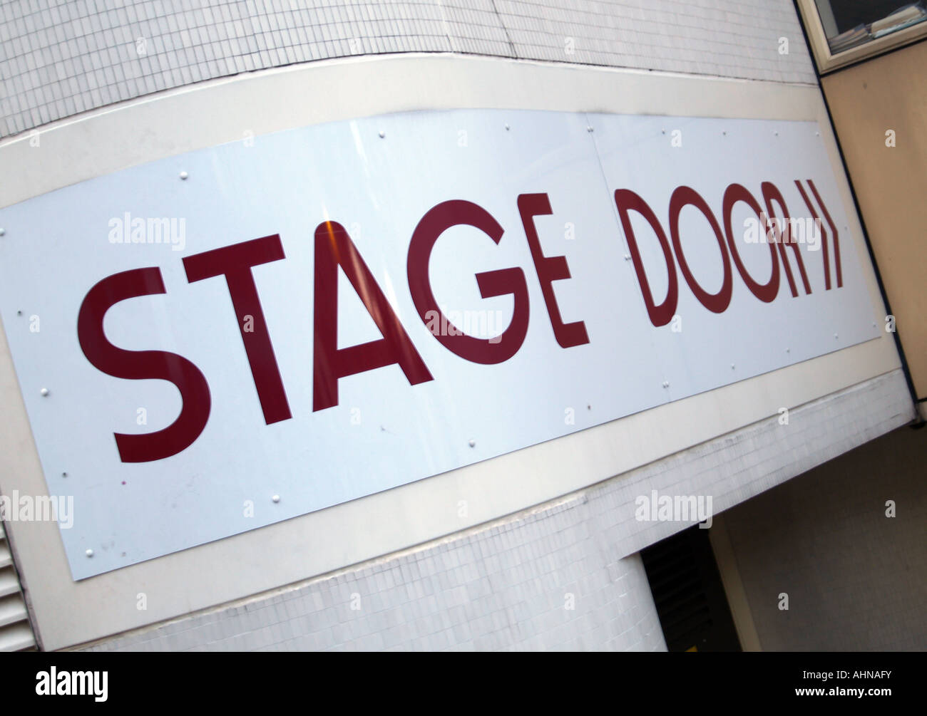 Wegweiser zum Bühneneingang an der Royal Centre Nottingham, UK Stockfoto