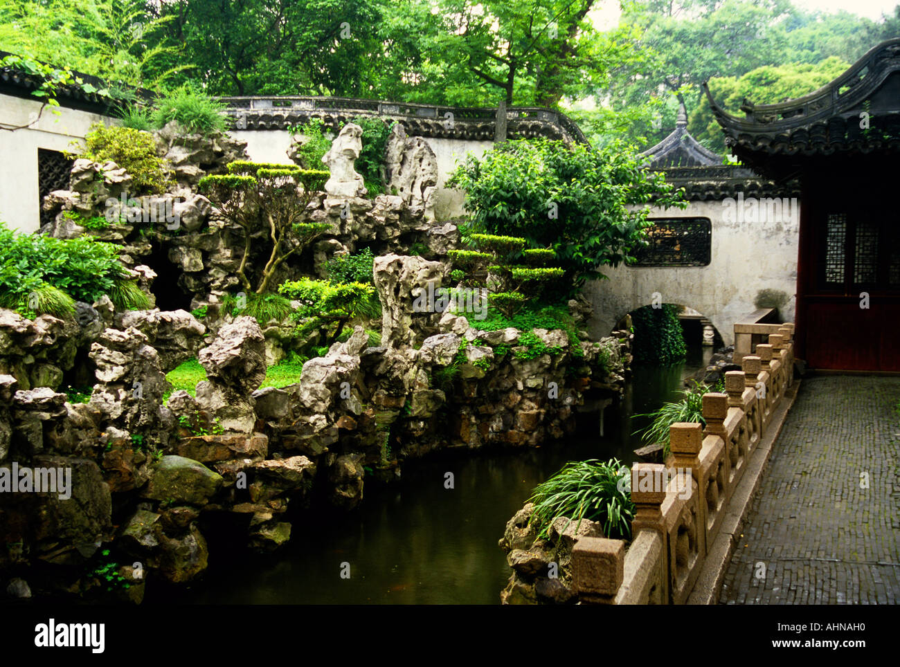 Shanghai Altstadt Yu Yuan (Yu, Yu-Garten) mit Tai Hu Felsen von Tai-See Stockfoto