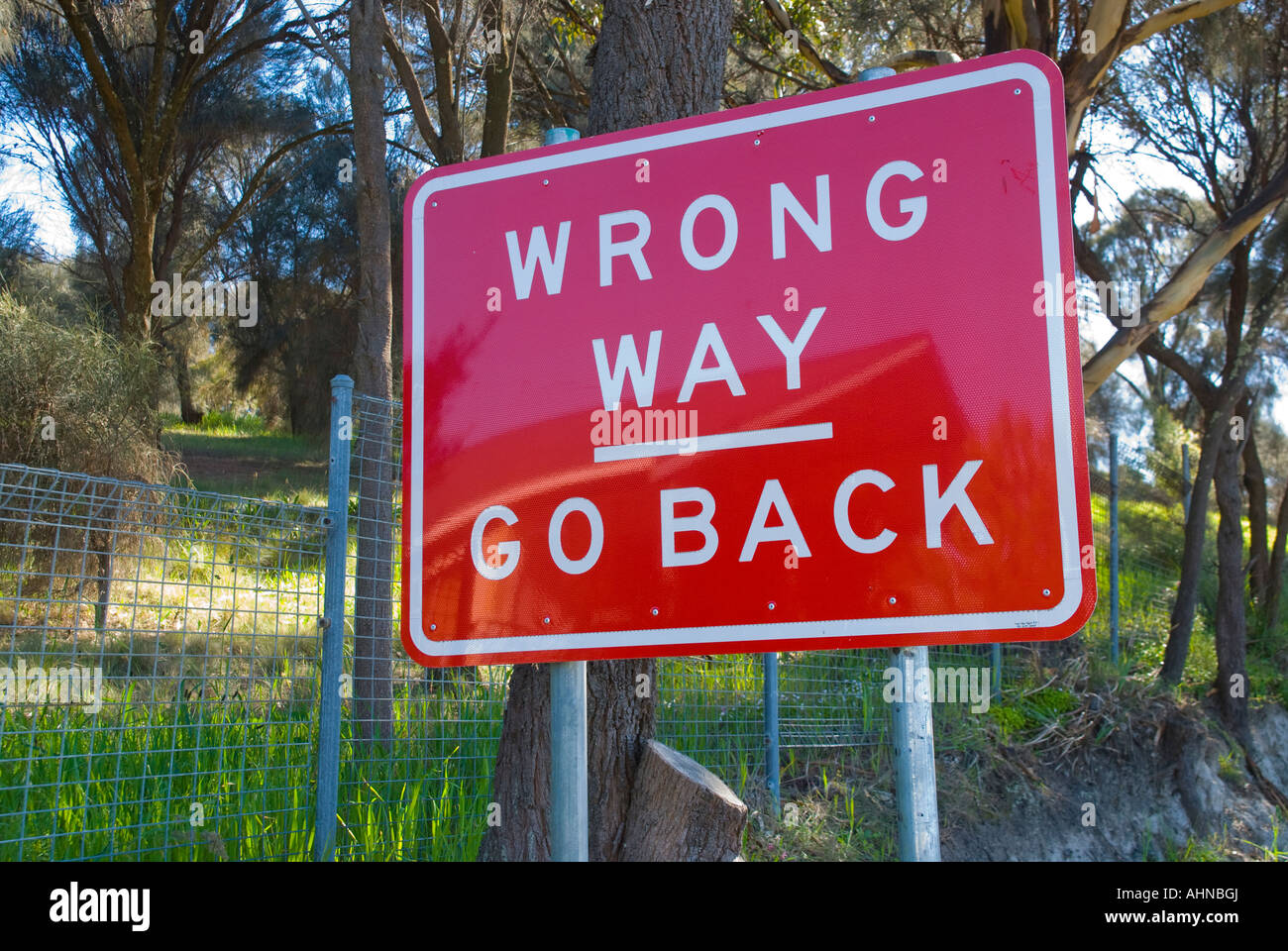 Falsches Straßenschild auf einer australischen Straße Stockfoto