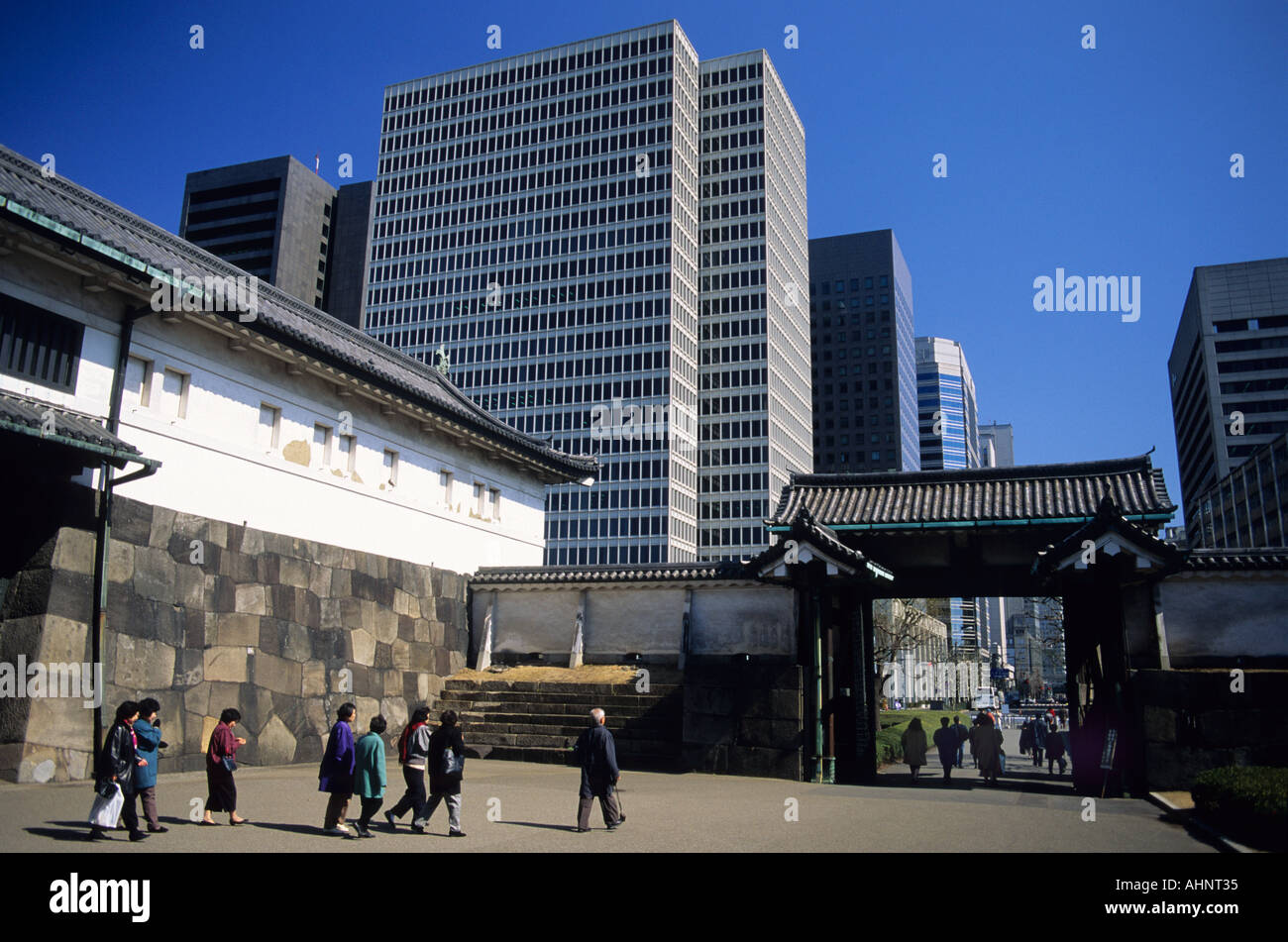 Imperial Palace und moderne Gebäude in Tokio Japan Stockfoto