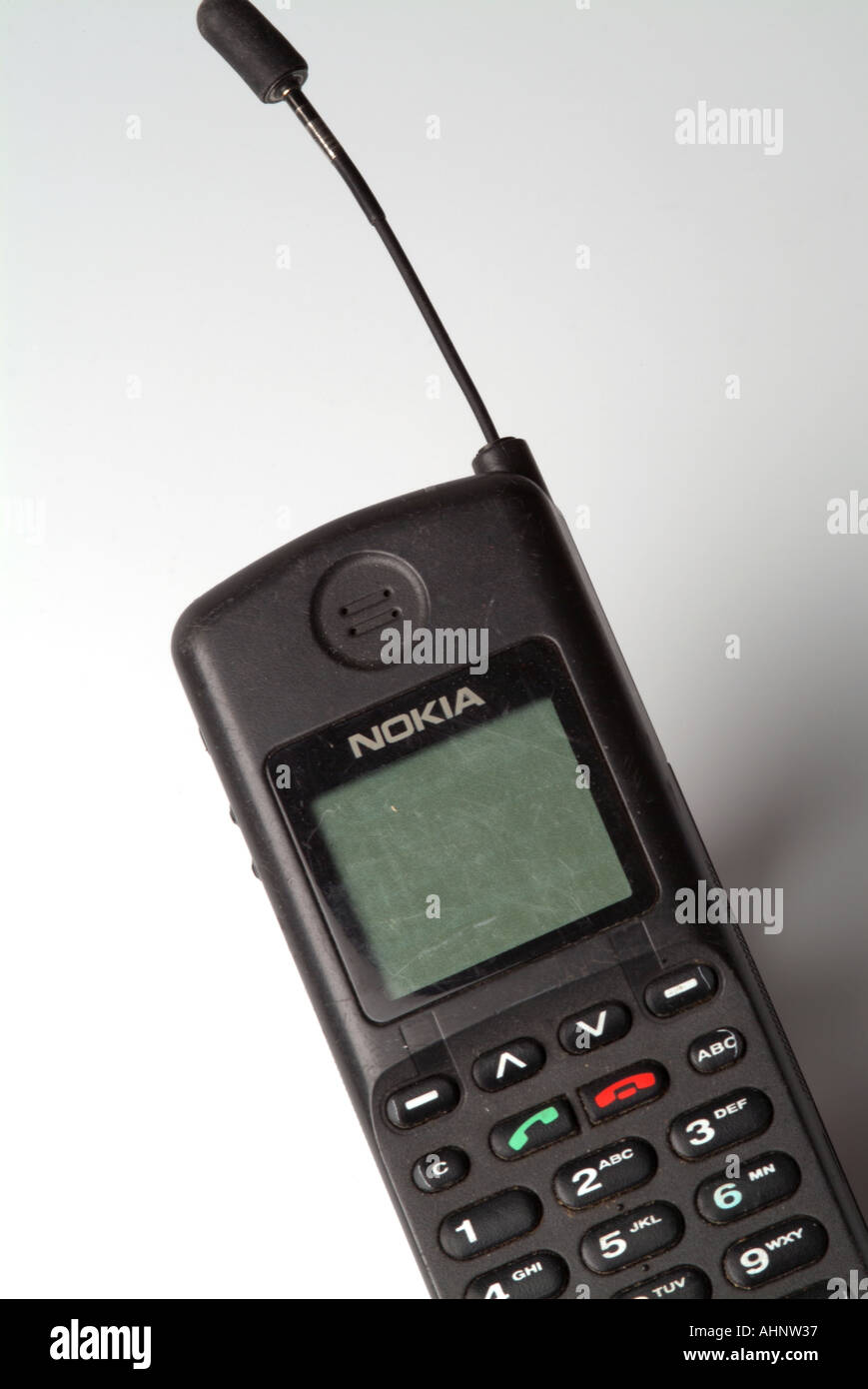 altes Nokia-Handy auf dem orange Netz Stockfotografie - Alamy