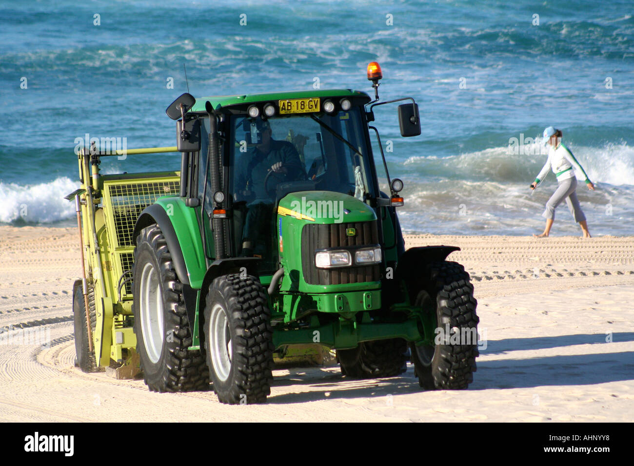 Bondi Beach Traktor sammeln Müll Stockfoto