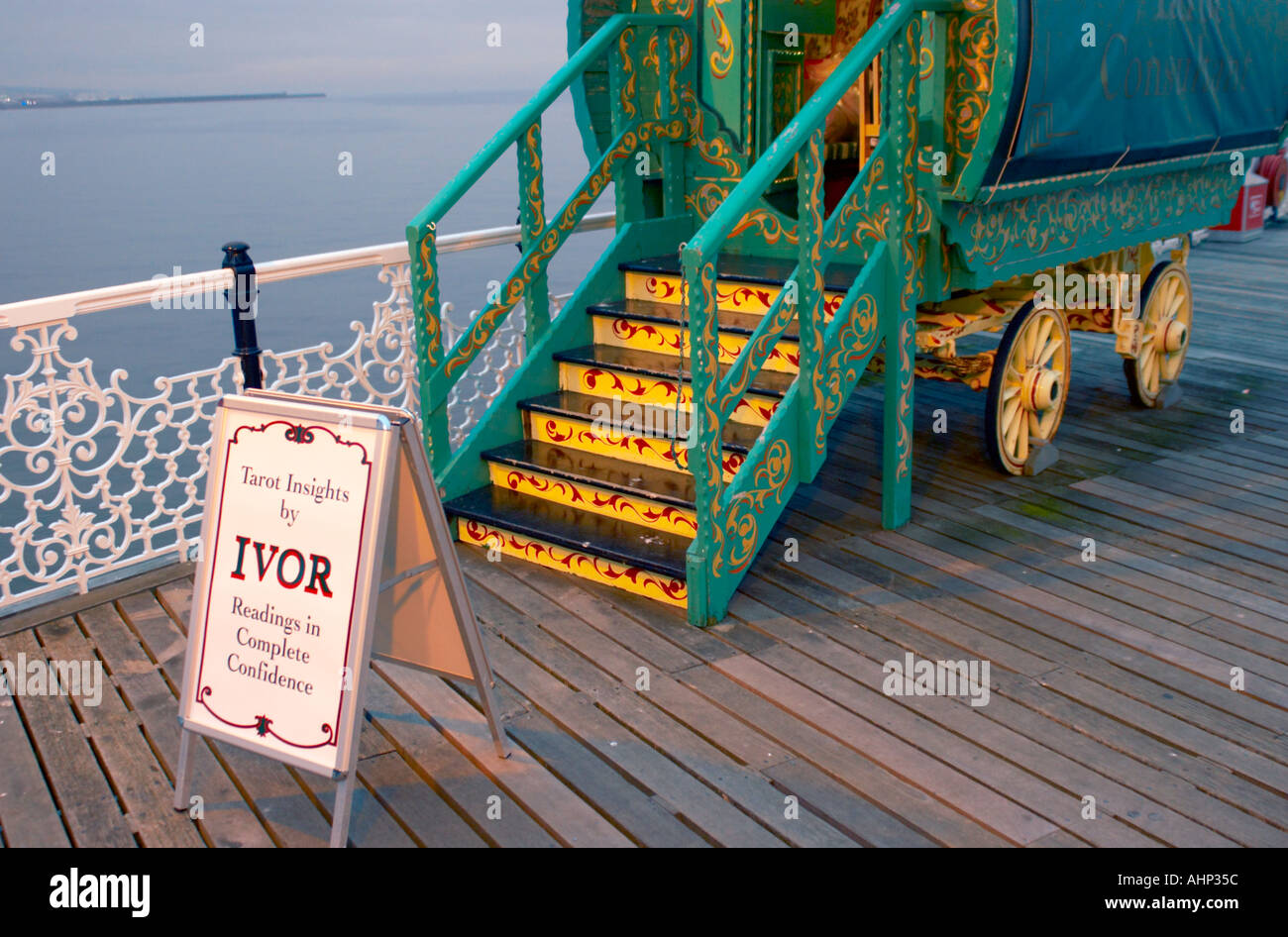 Fortune Teller Wohnwagen am Meer Stockfoto