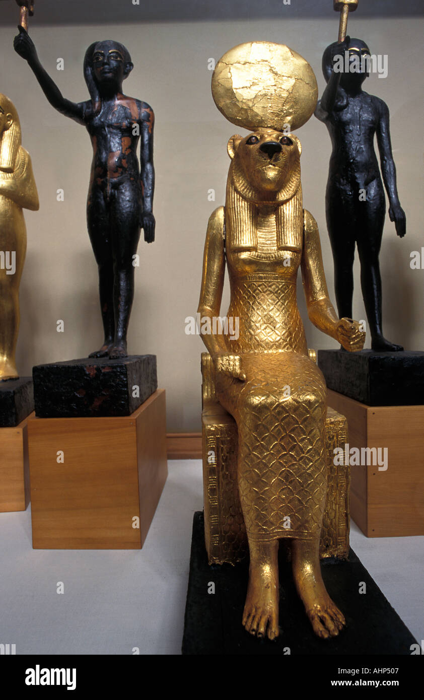 Vergoldete Statuen im ägyptischen Museum Kairo Ägypten Tutanchamun s
