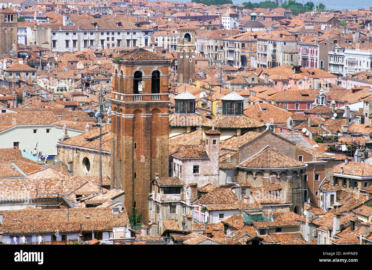 Die Stadt Venedig Italien wie von einem hohen Aussichtspunkt gesehen Stockfoto