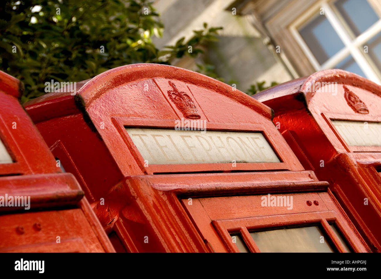 Linie der alten roten Telefon Telefonzellen England UK Vereinigtes Königreich GB Grossbritannien Stockfoto