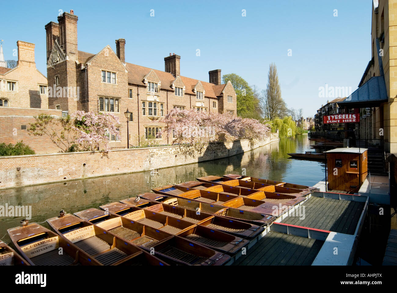 Leere Stocherkähne am Fluss Cam, Cambridge Stockfoto