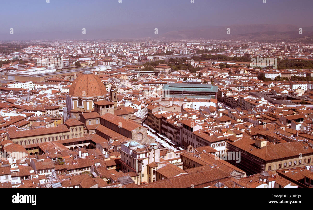 Die Dächer von Florenz Duomo Santa Marie Del Fiore entnommen. Stockfoto