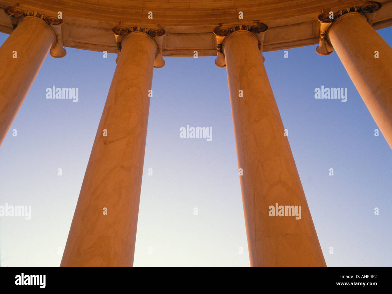 Wurm s Blick auf Spalten bei U S Supreme Court Washington D C Stockfoto