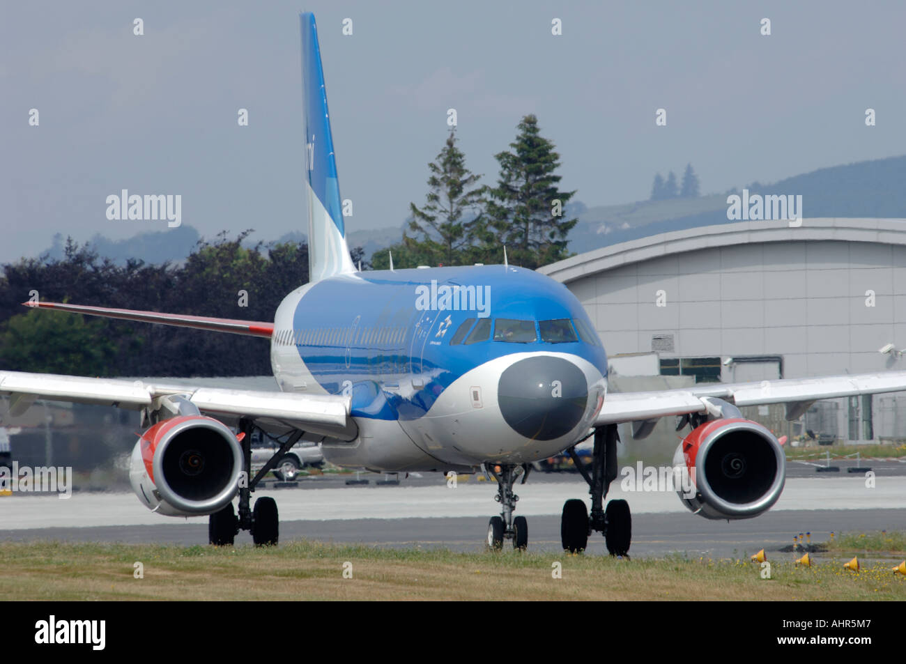 British Midland Boeing Airbus 319 zivile Verkehrsflugzeug.  G-DBCD Inverness Airport Stockfoto